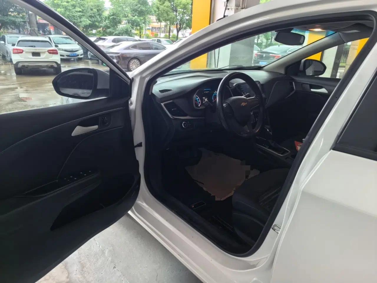 Chevrolet Cavalier 2019 320 Automatic Enjoyment with Sunroof — миниатюра 19