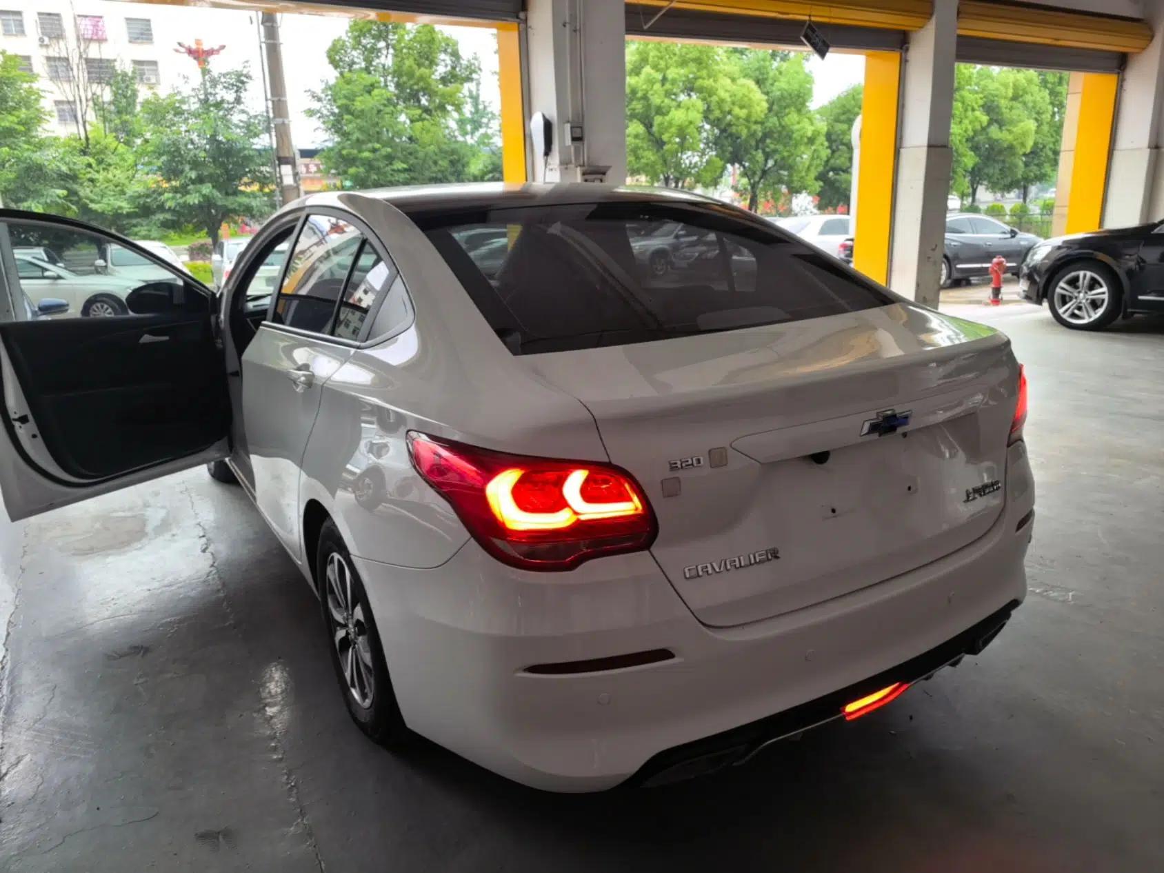 Chevrolet Cavalier 2019 320 Automatic Enjoyment with Sunroof — миниатюра 4