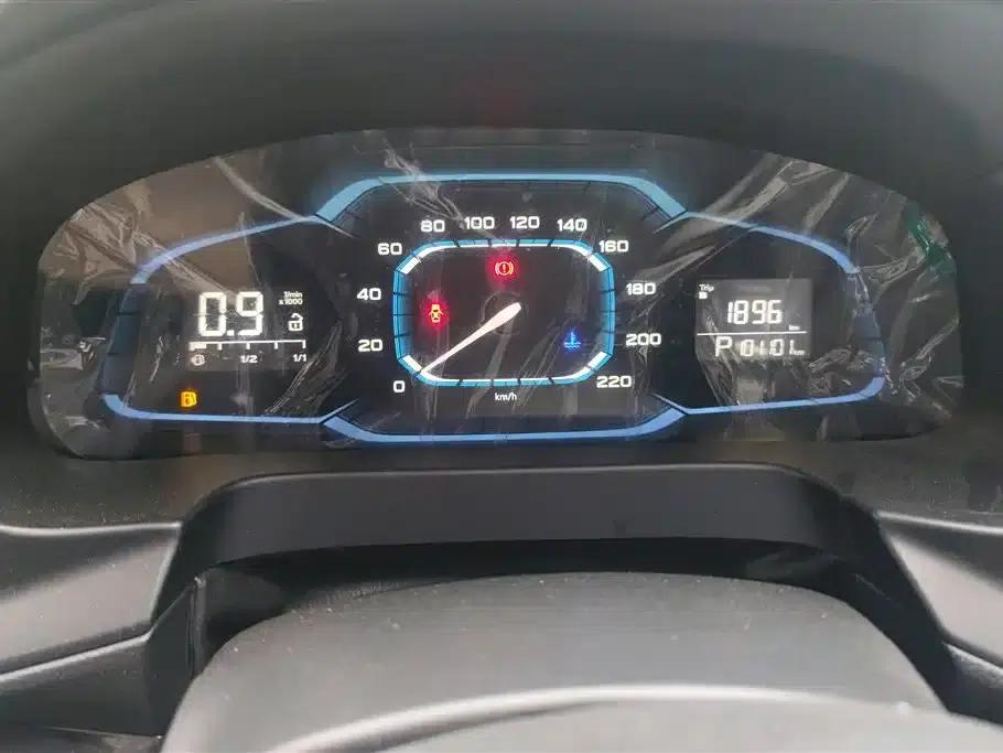 Roewe 360 2015 1.5L Automatic Deluxe Edition — миниатюра 14