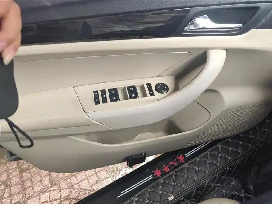 Roewe 360 2015 1.5L Automatic Deluxe Edition — миниатюра 7