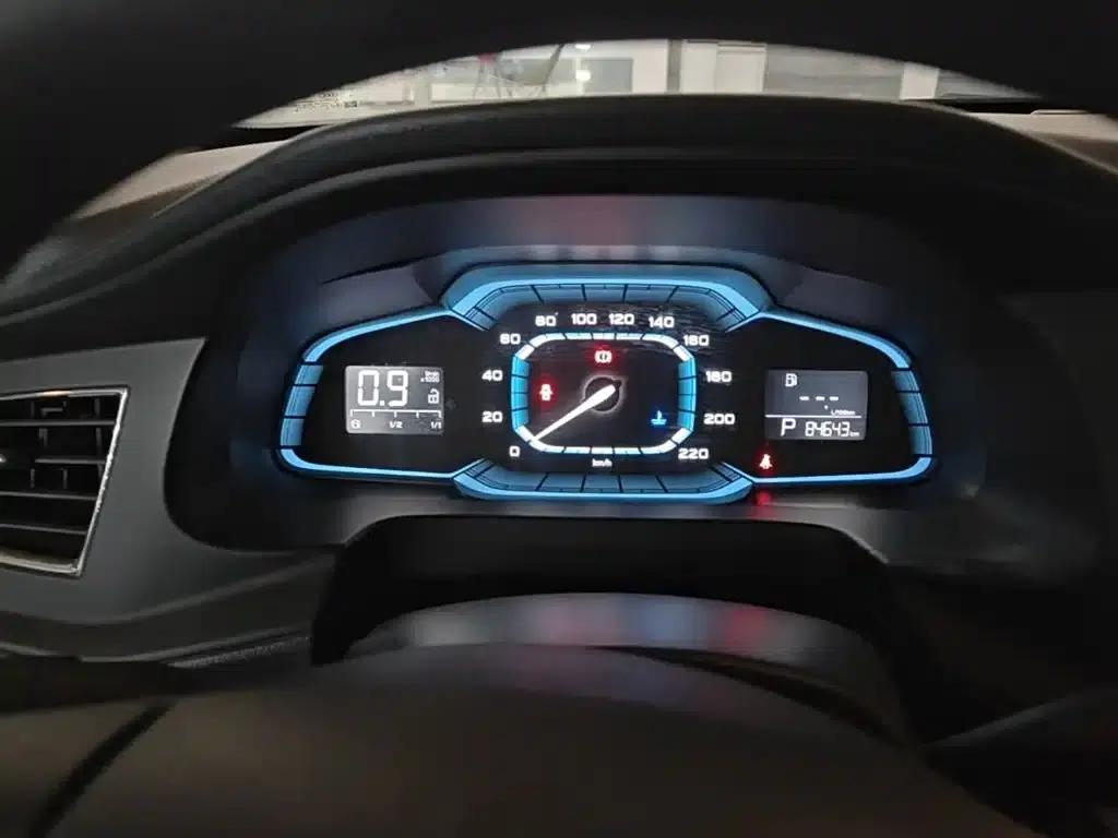 Roewe 360 2015 1.5L Automatic Deluxe Edition — миниатюра 12