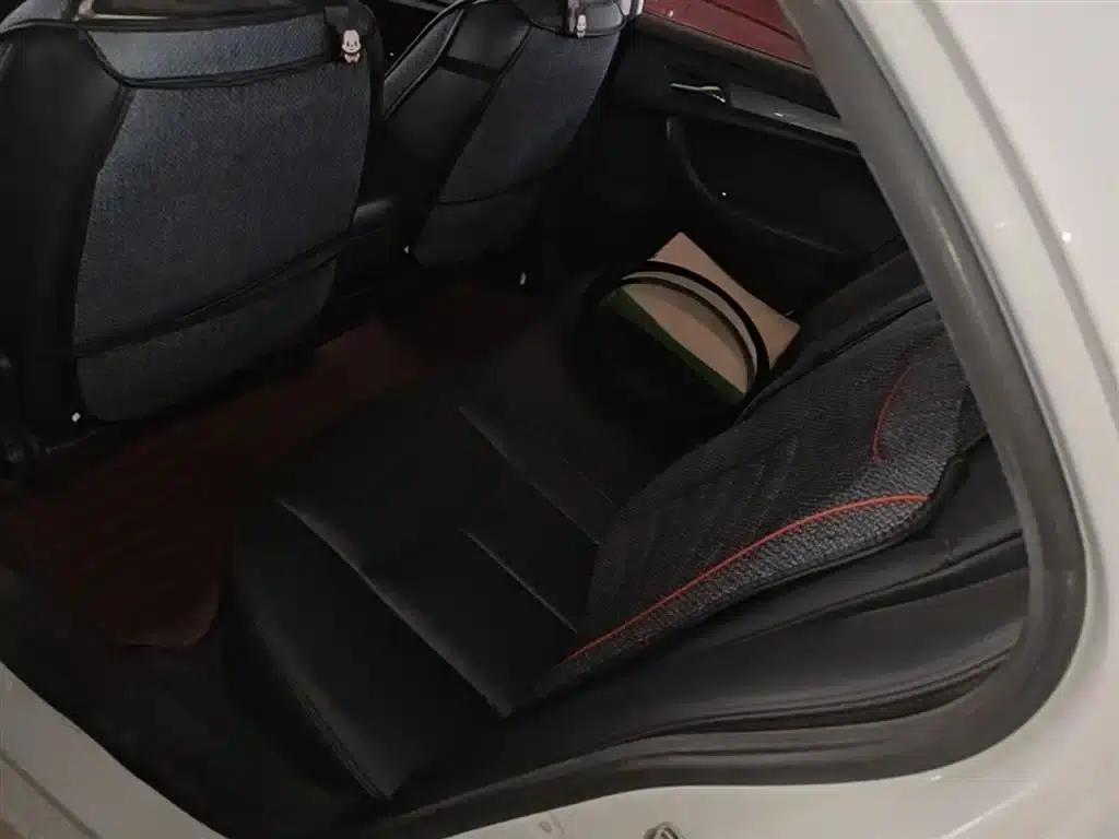 Roewe 360 2015 1.5L Automatic Deluxe Edition — миниатюра 17