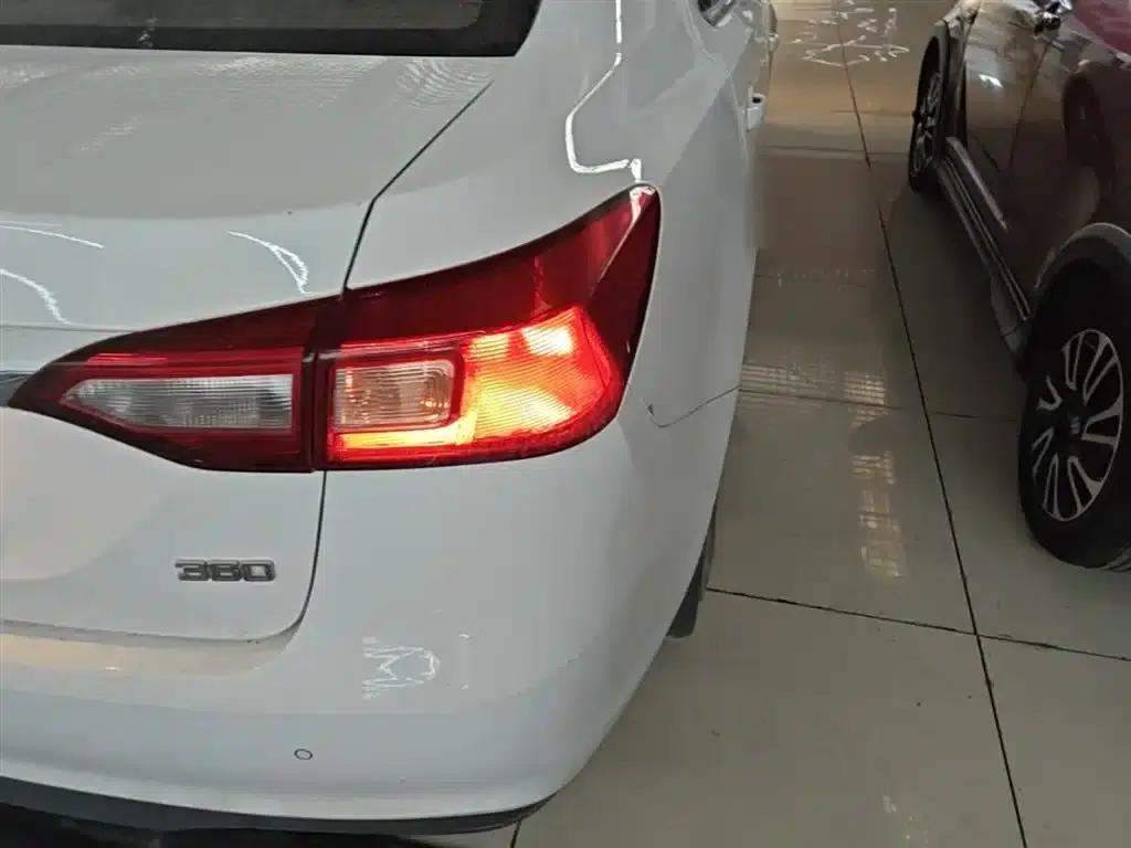 Roewe 360 2015 1.5L Automatic Deluxe Edition — миниатюра 8