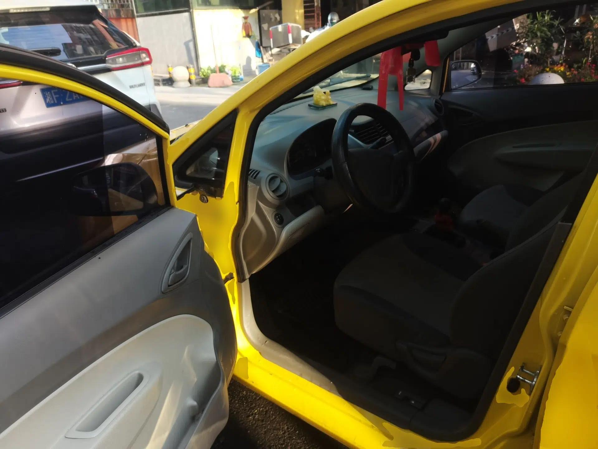 Chevrolet Sail 2013 Hatchback 1.2L Manual Warm Edition — миниатюра 17