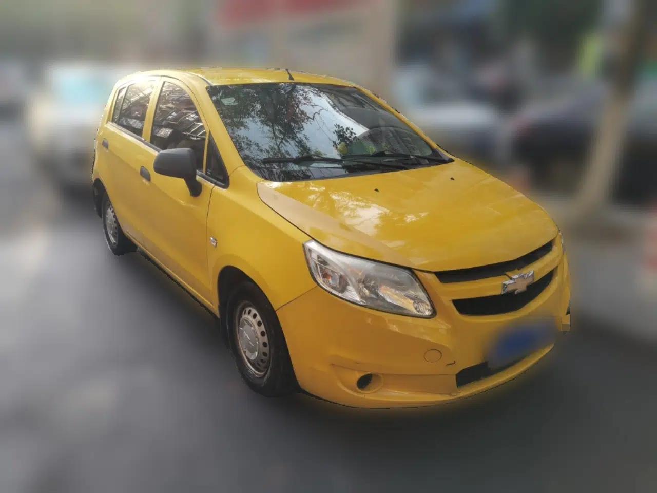 Chevrolet Sail 2013 Hatchback 1.2L Manual Warm Edition — миниатюра 3