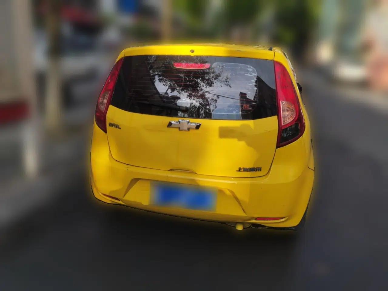 Chevrolet Sail 2013 Hatchback 1.2L Manual Warm Edition — миниатюра 5