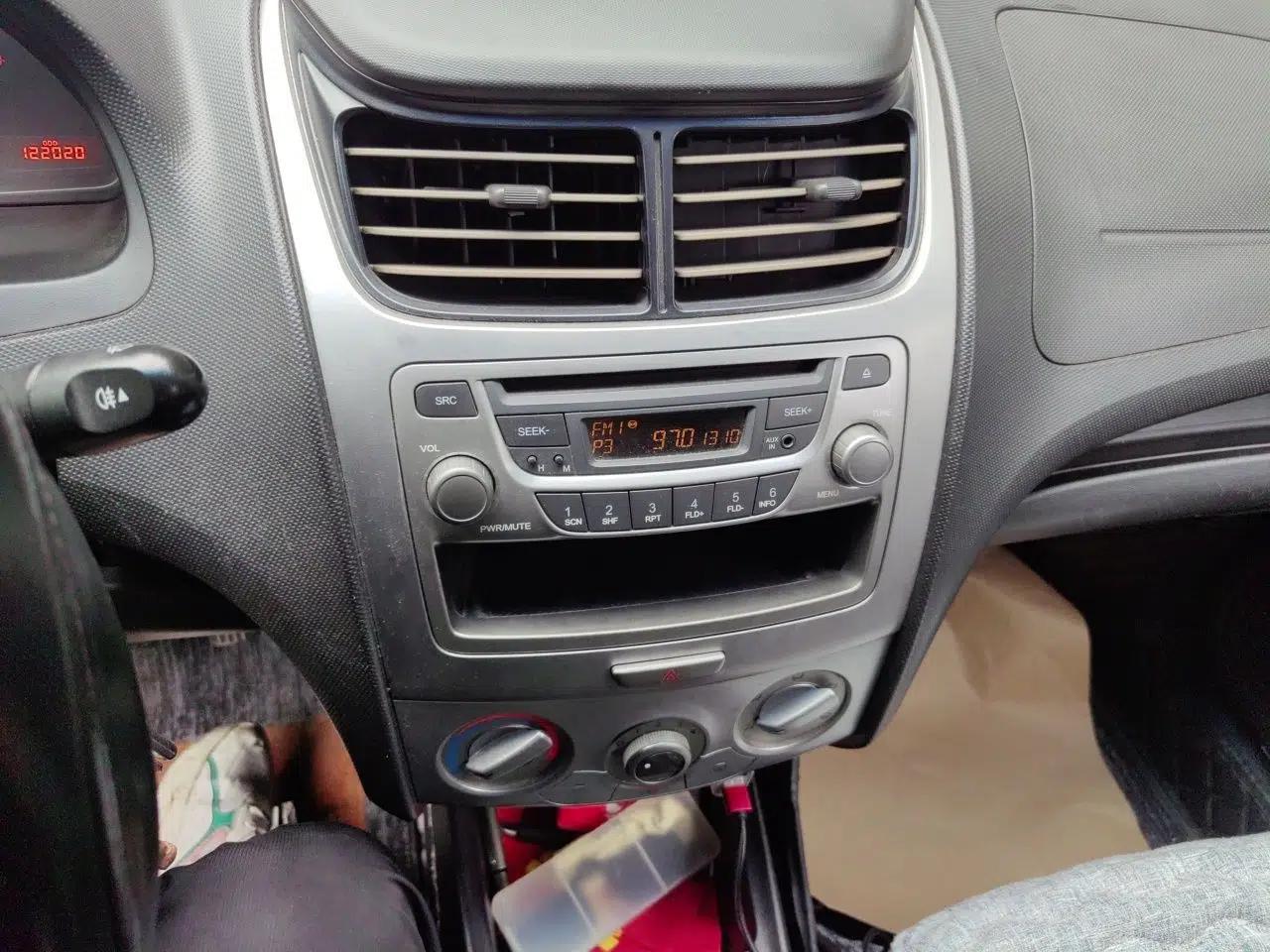 Chevrolet Sail 2013 Hatchback 1.4L Manual Enjoyment Edition — миниатюра 14