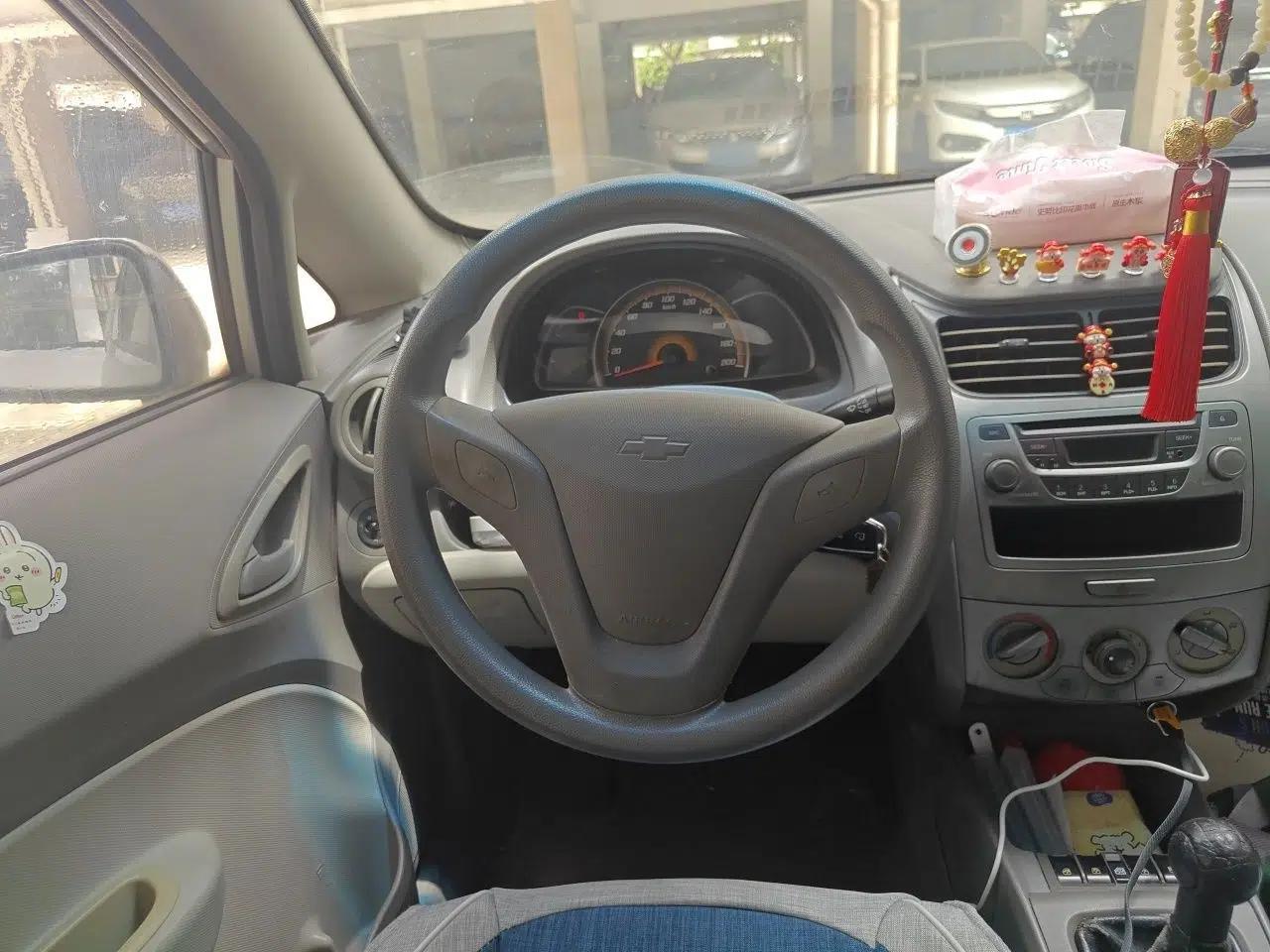 Chevrolet Sail 2010 Hatchback 1.2L Manual Warm Edition — миниатюра 11