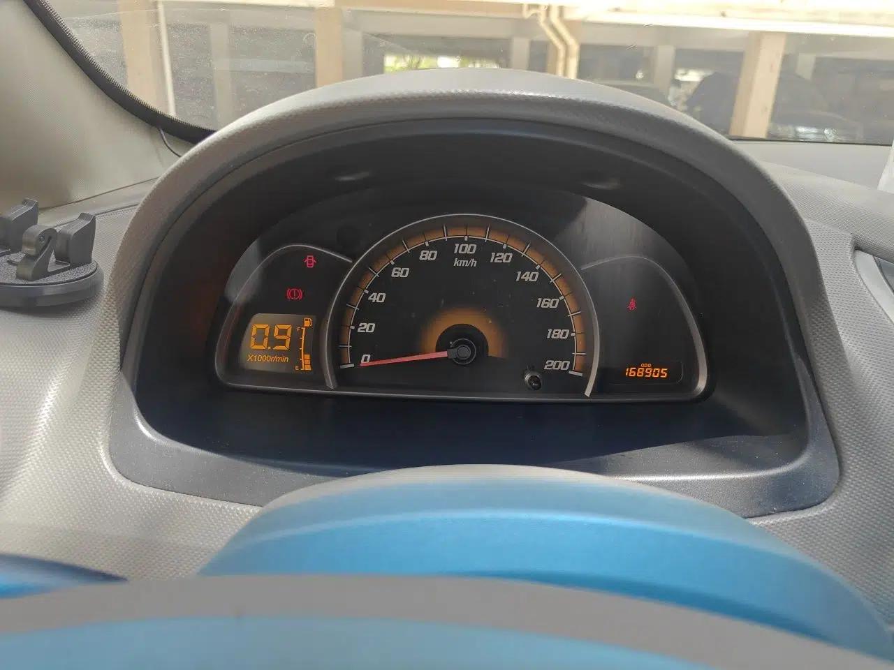 Chevrolet Sail 2010 Hatchback 1.2L Manual Warm Edition — миниатюра 12