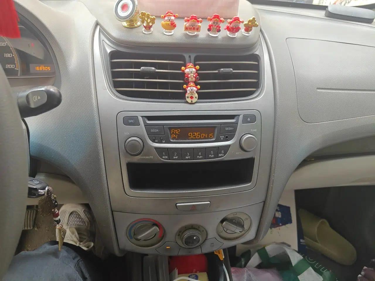 Chevrolet Sail 2010 Hatchback 1.2L Manual Warm Edition — миниатюра 14