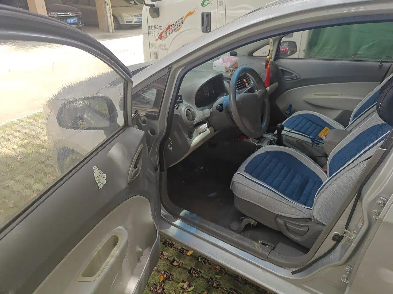 Chevrolet Sail 2010 Hatchback 1.2L Manual Warm Edition — миниатюра 17