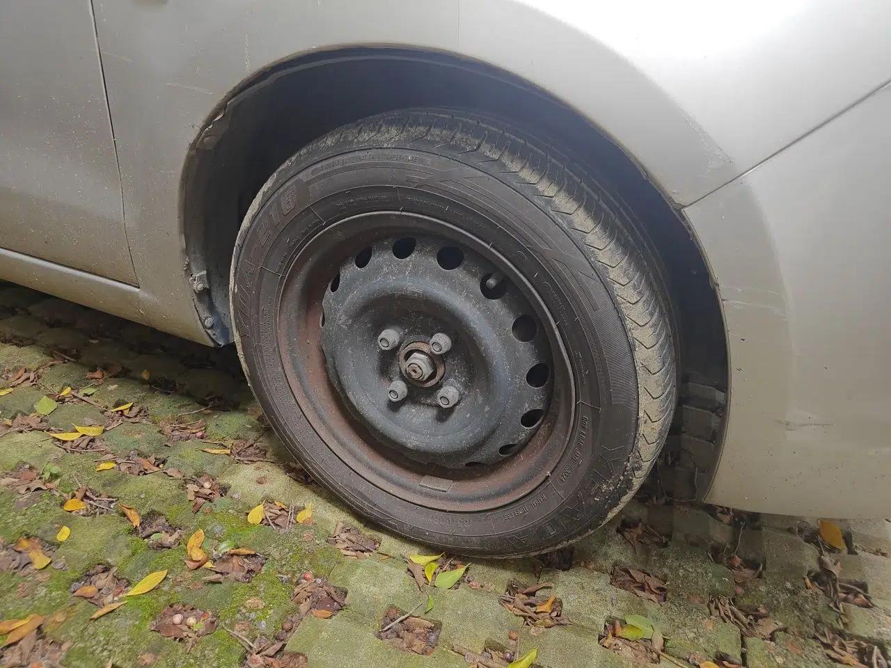 Chevrolet Sail 2010 Hatchback 1.2L Manual Warm Edition — миниатюра 8