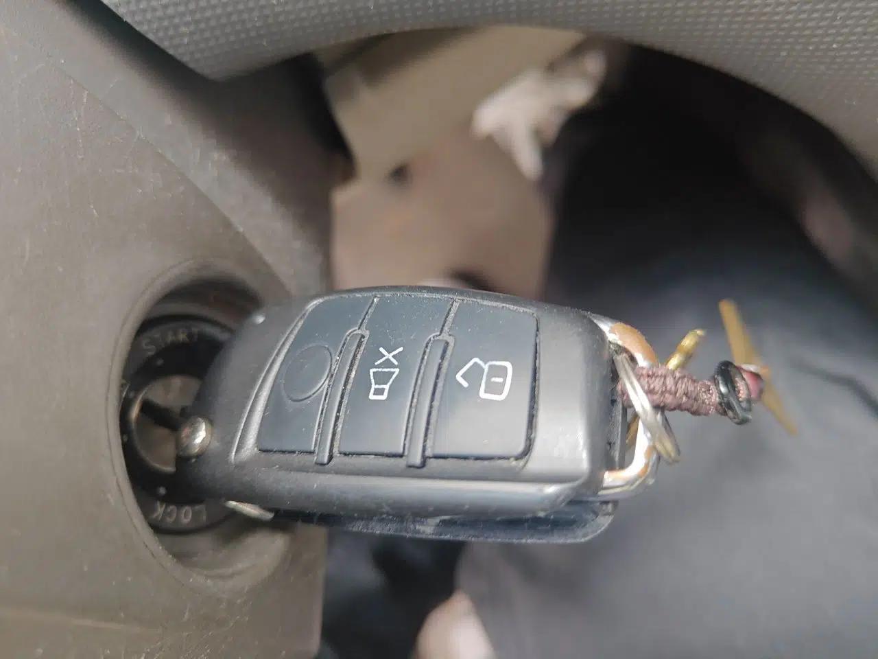 Chevrolet Sail 2010 Hatchback 1.2L Manual Warm Edition — миниатюра 9