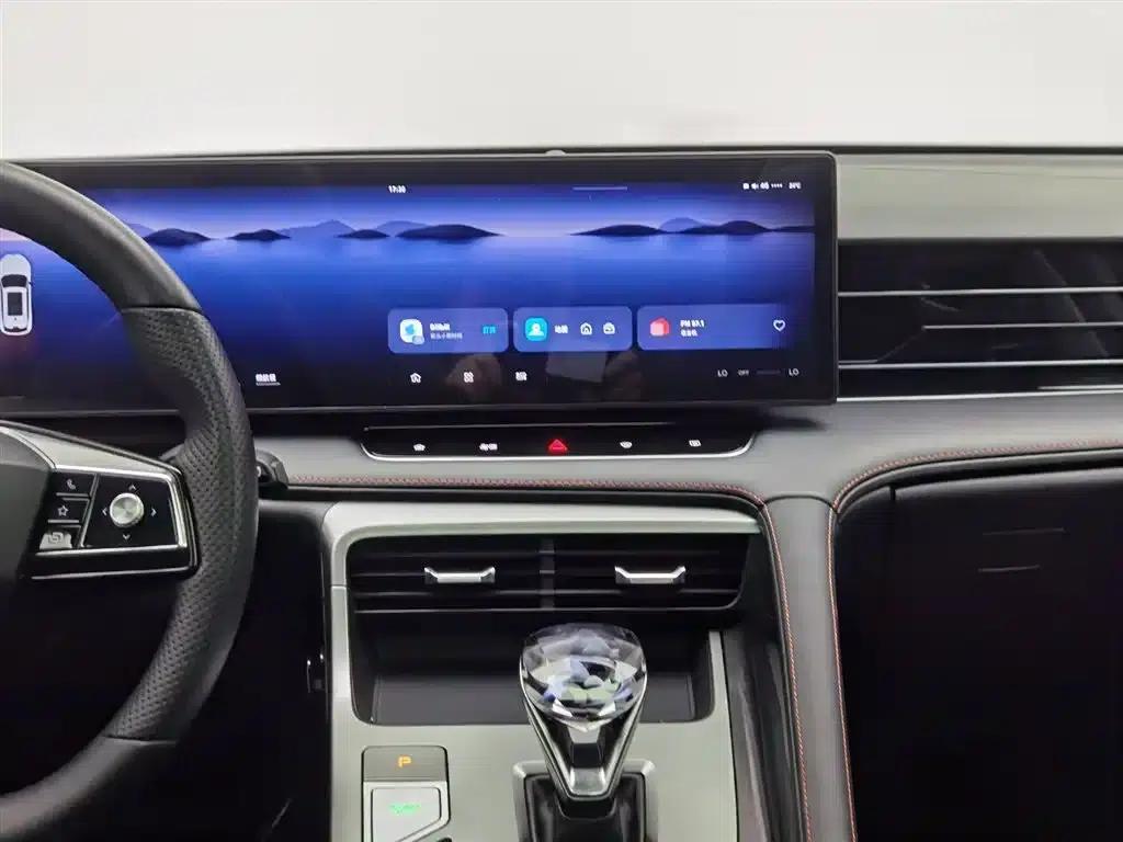 Roewe RX5 New Energy 2023 eRX5 Super Hybrid Premium Edition — миниатюра 12