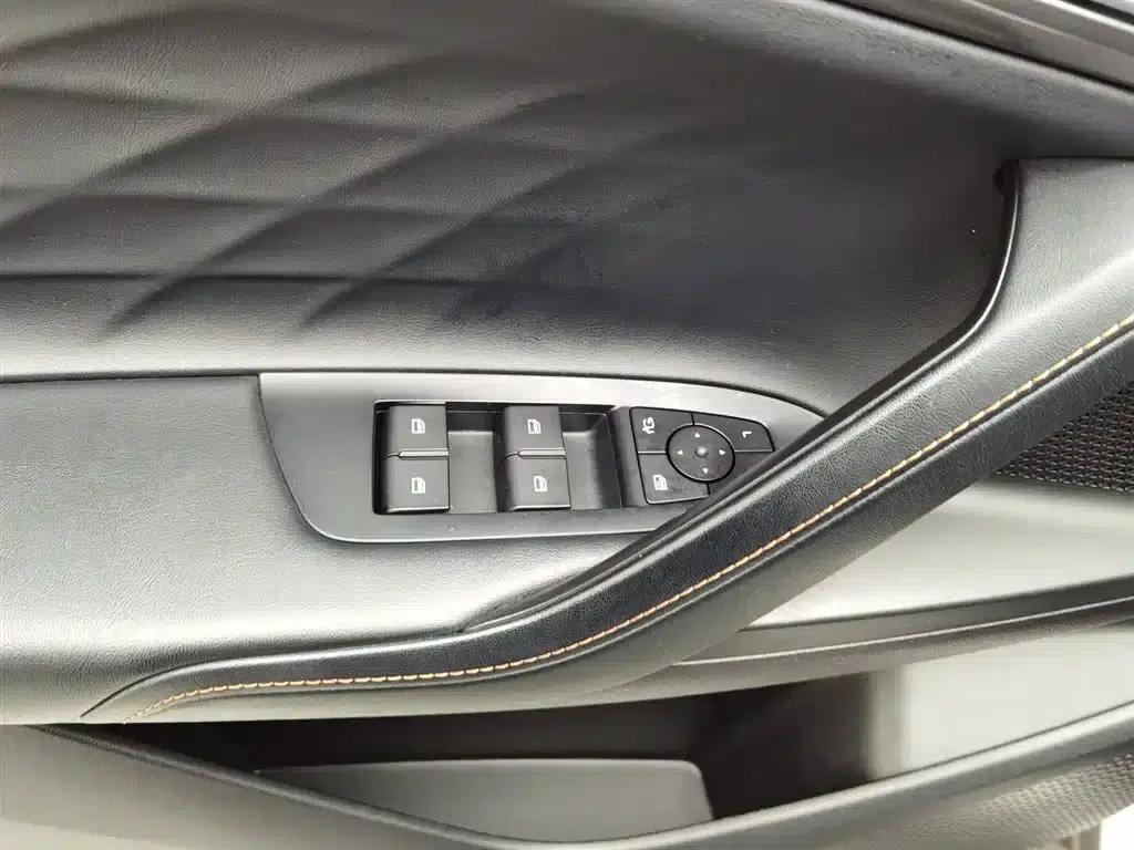 Roewe RX5 New Energy 2023 eRX5 Super Hybrid Premium Edition — миниатюра 9