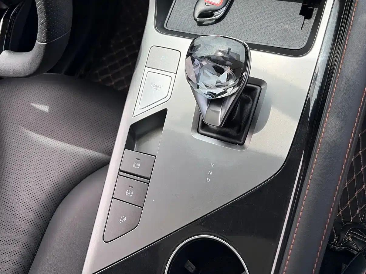 Roewe RX5 New Energy 2023 eRX5 Super Hybrid Comfort Edition — миниатюра 4