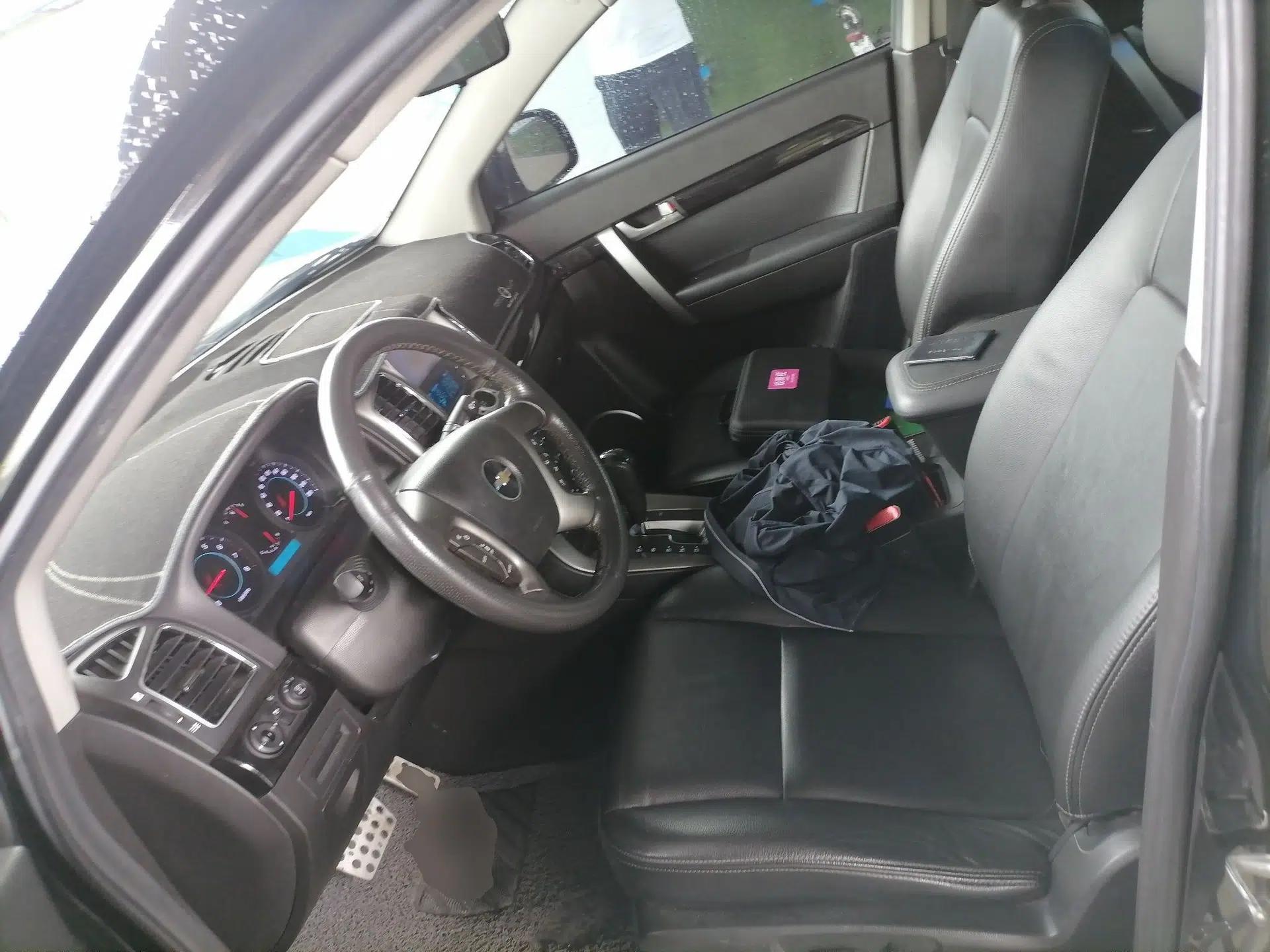 Chevrolet Captiva 2012 2.4L 4x4 Flagship Edition 7 Seats — миниатюра 16