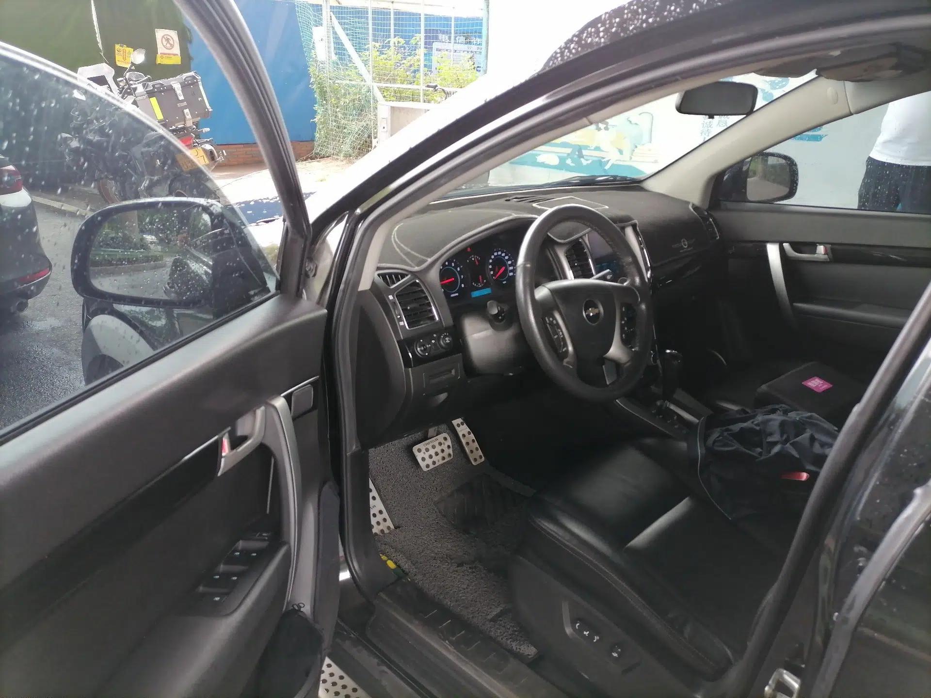 Chevrolet Captiva 2012 2.4L 4x4 Flagship Edition 7 Seats — миниатюра 17
