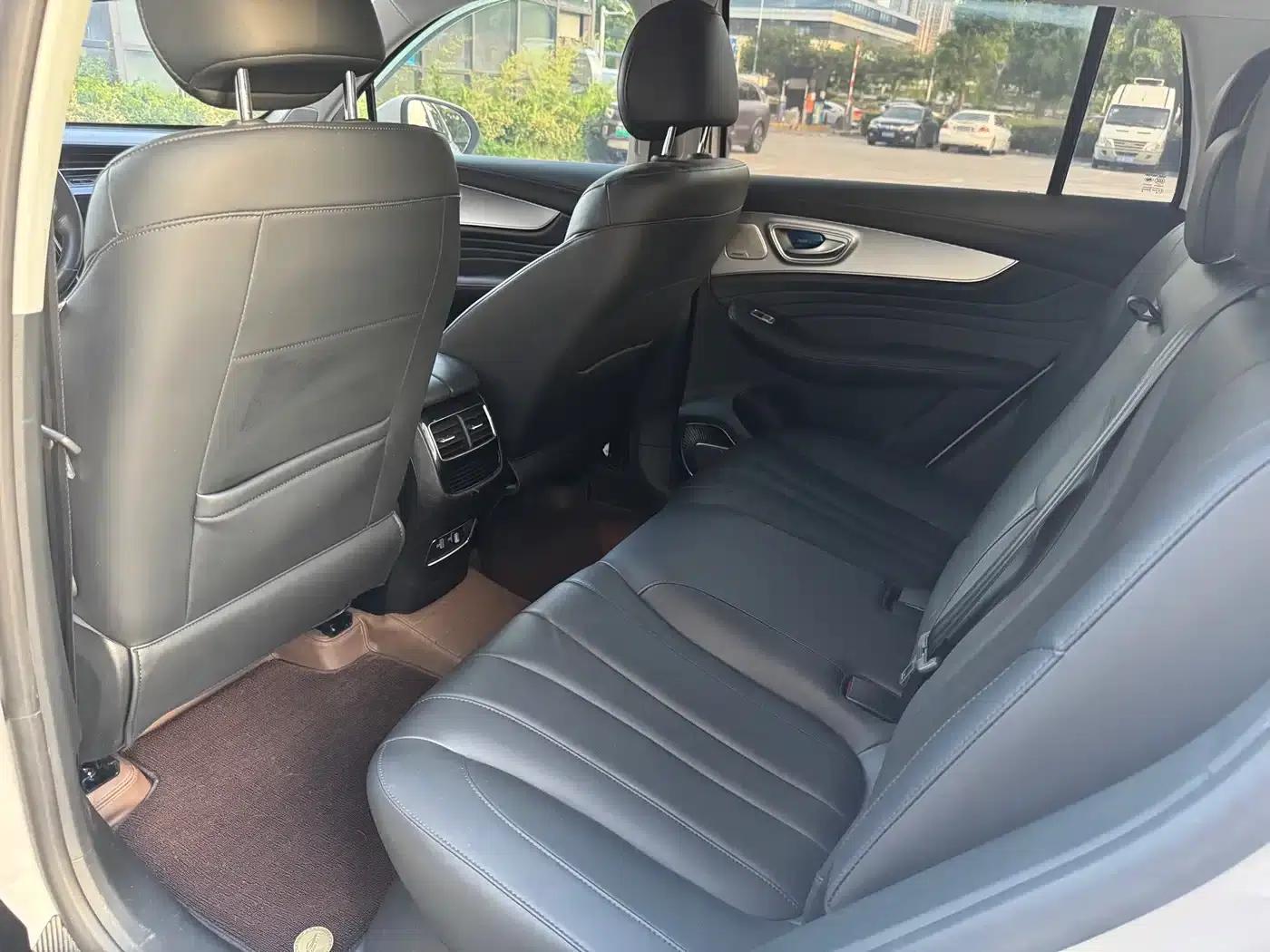 Roewe RX5 MAX 2019 300TGI Automatic Intelligent Cockpit Luxury Edition — миниатюра 8