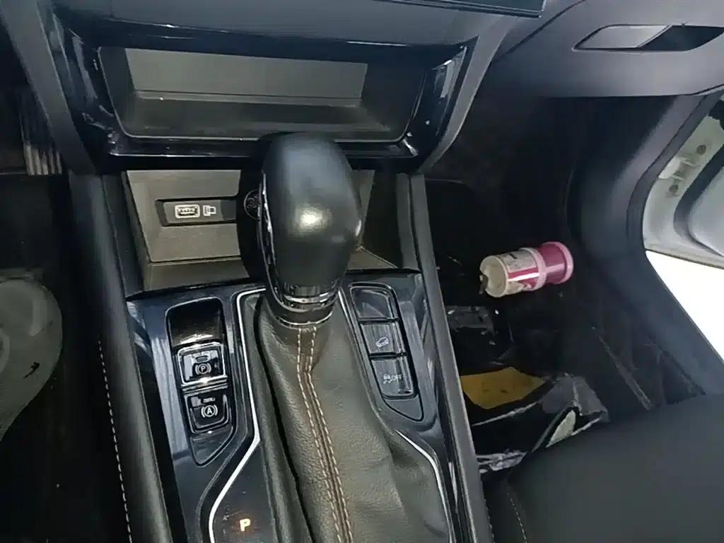 Roewe RX3 2021 PRO 1.6L CVT Elite — миниатюра 14