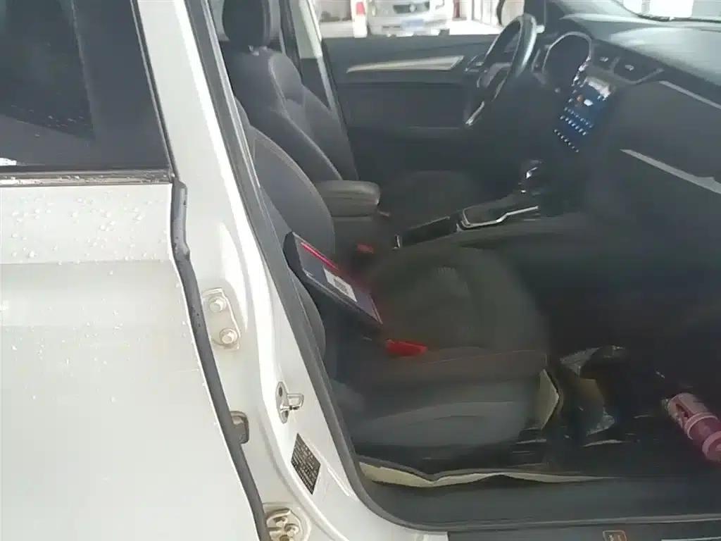 Roewe RX3 2021 PRO 1.6L CVT Elite — миниатюра 25