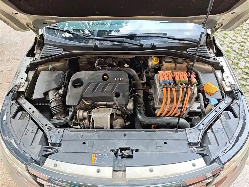Roewe i6 New Energy 2017 45T Hybrid Connected Smart Edition — миниатюра 11