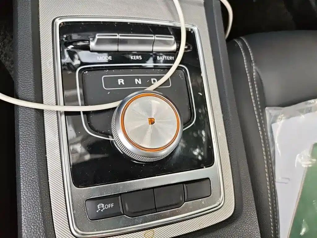 Roewe i6 New Energy 2017 45T Hybrid Connected Smart Edition — миниатюра 7