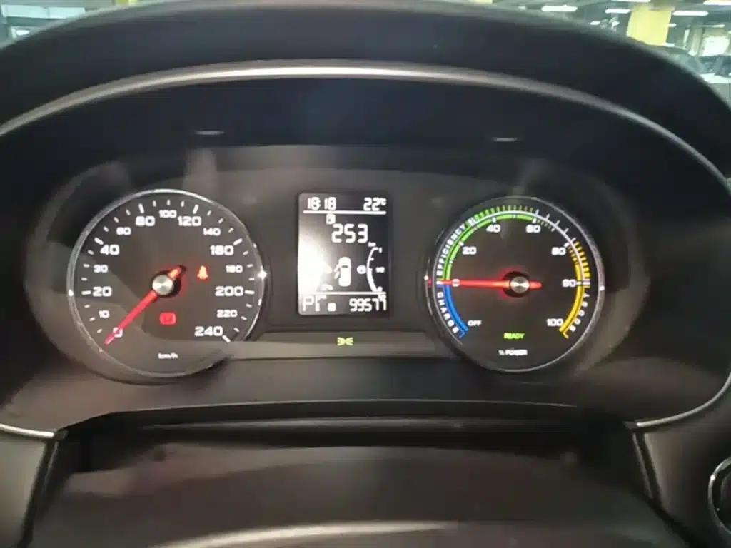 Roewe i6 MAX New Energy 2020 1.5T PHEV Cool Edition — миниатюра 12