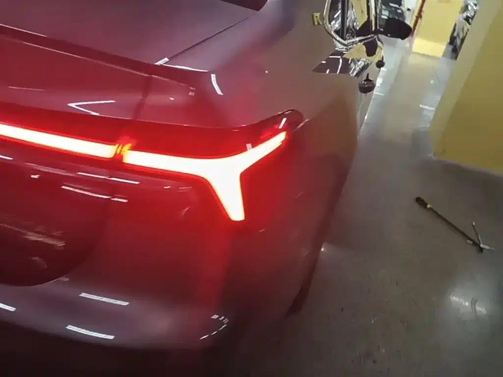 Roewe i6 MAX New Energy 2020 1.5T PHEV Cool Edition — миниатюра 8