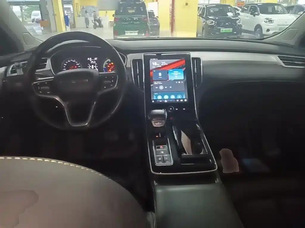 Roewe i6 MAX New Energy 2020 1.5T PHEV Cool Edition — миниатюра 10