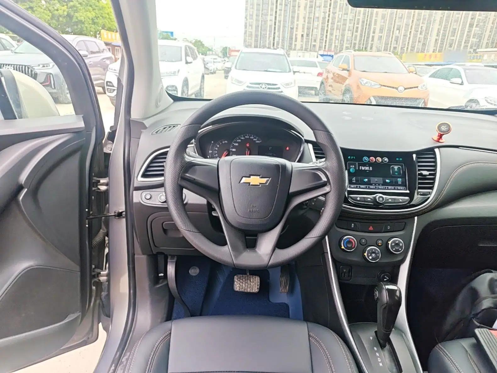 Chevrolet Trax 2018 330T Automatic Two-Wheel Drive Elite Model — миниатюра 14