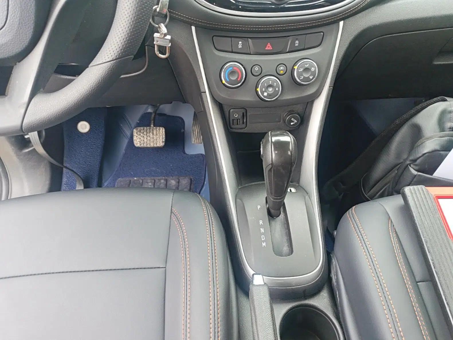 Chevrolet Trax 2018 330T Automatic Two-Wheel Drive Elite Model — миниатюра 17