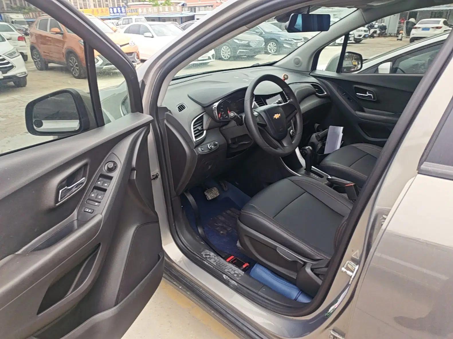 Chevrolet Trax 2018 330T Automatic Two-Wheel Drive Elite Model — миниатюра 19