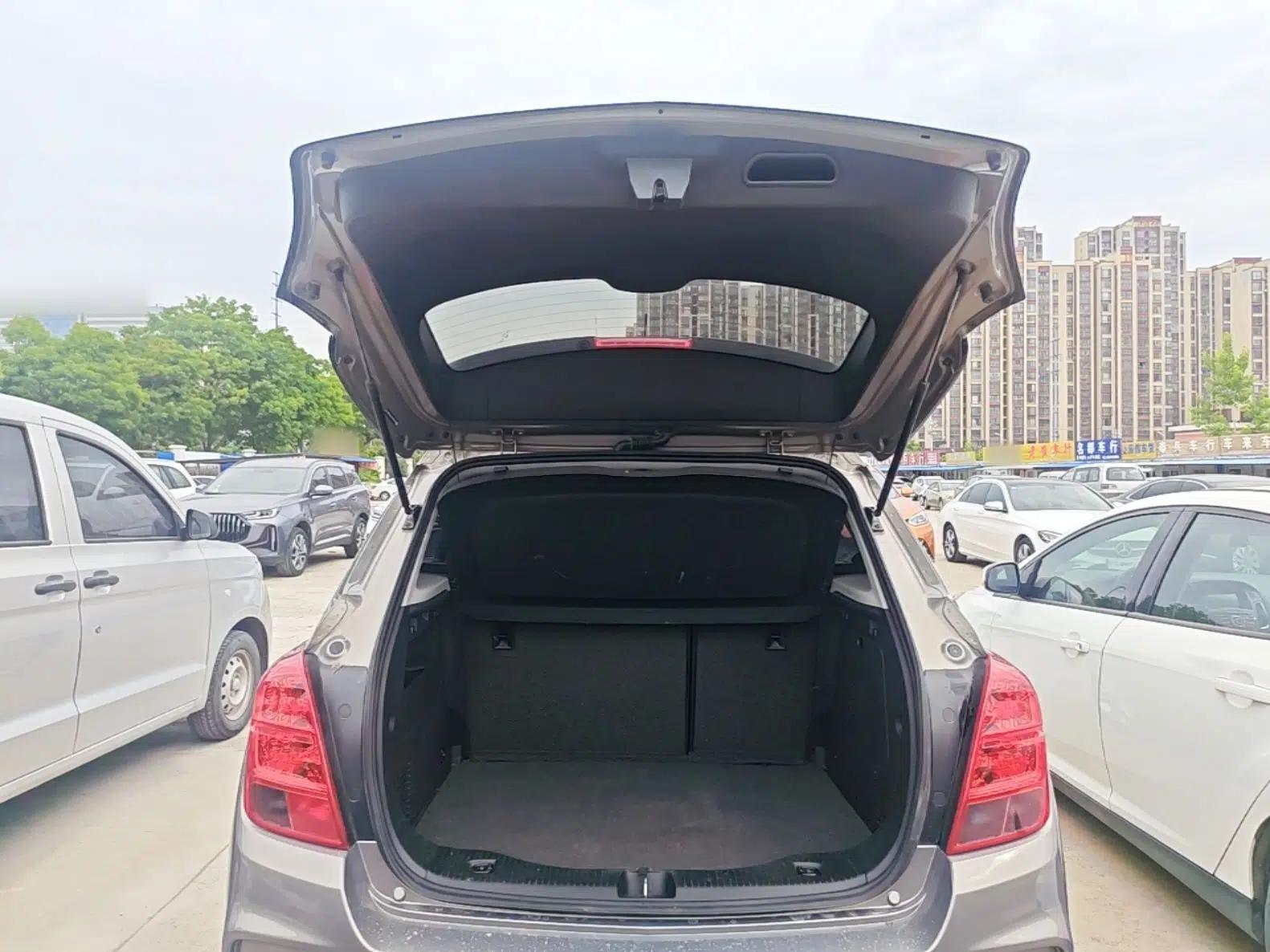 Chevrolet Trax 2018 330T Automatic Two-Wheel Drive Elite Model — миниатюра 22
