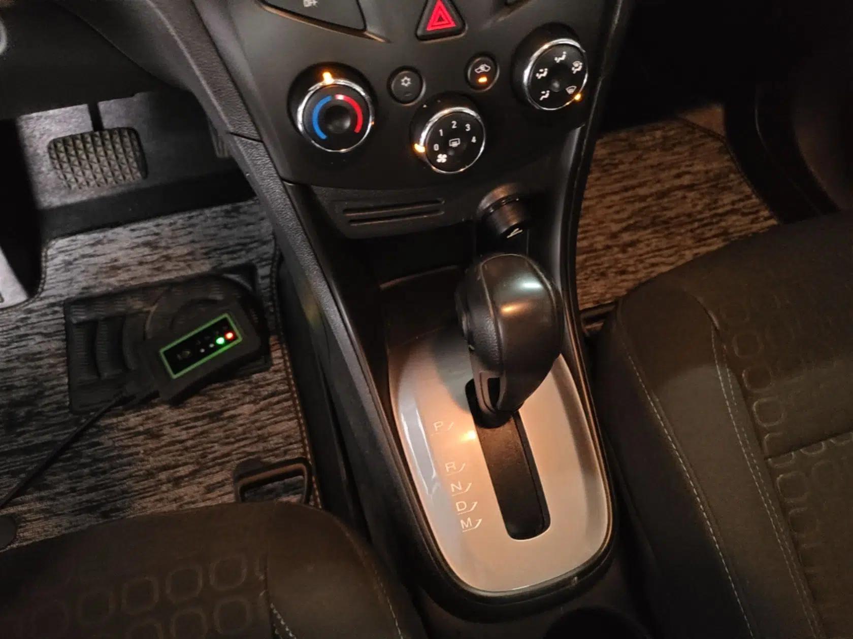 Chevrolet Trax 2016 1.4T Automatic Two-Wheel Drive Comfort Version with Sunroof — миниатюра 17