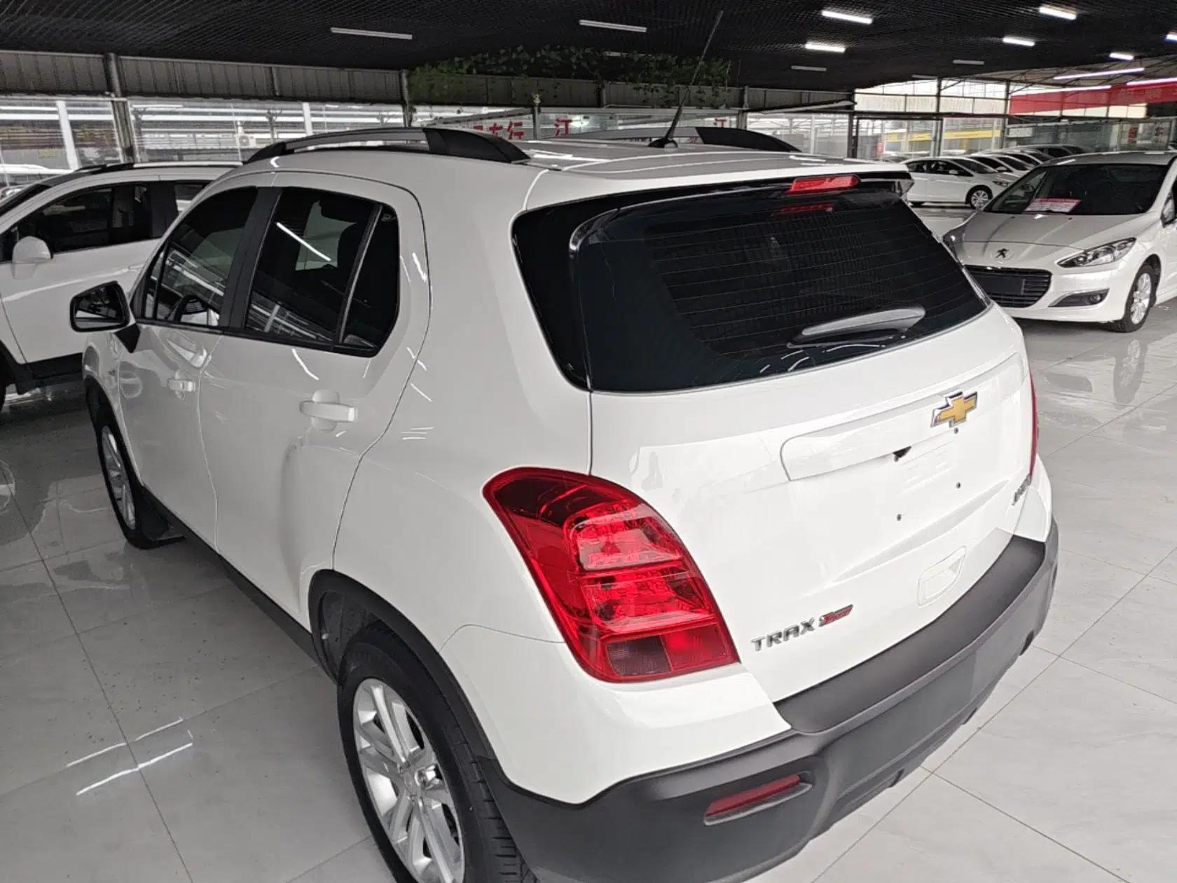 Chevrolet Trax 2016 1.4T Automatic Two-Wheel Drive Comfort Version with Sunroof — миниатюра 4