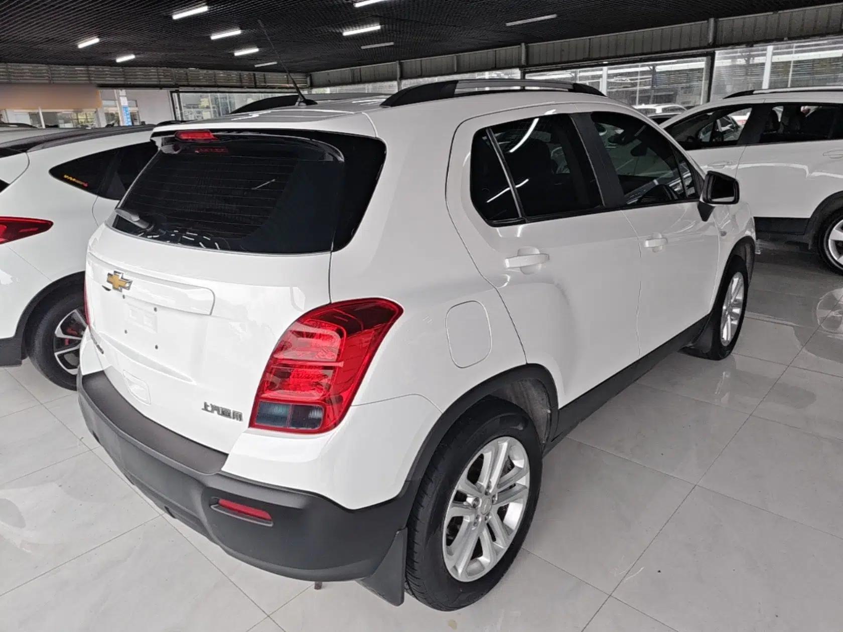Chevrolet Trax 2016 1.4T Automatic Two-Wheel Drive Comfort Version with Sunroof — миниатюра 6