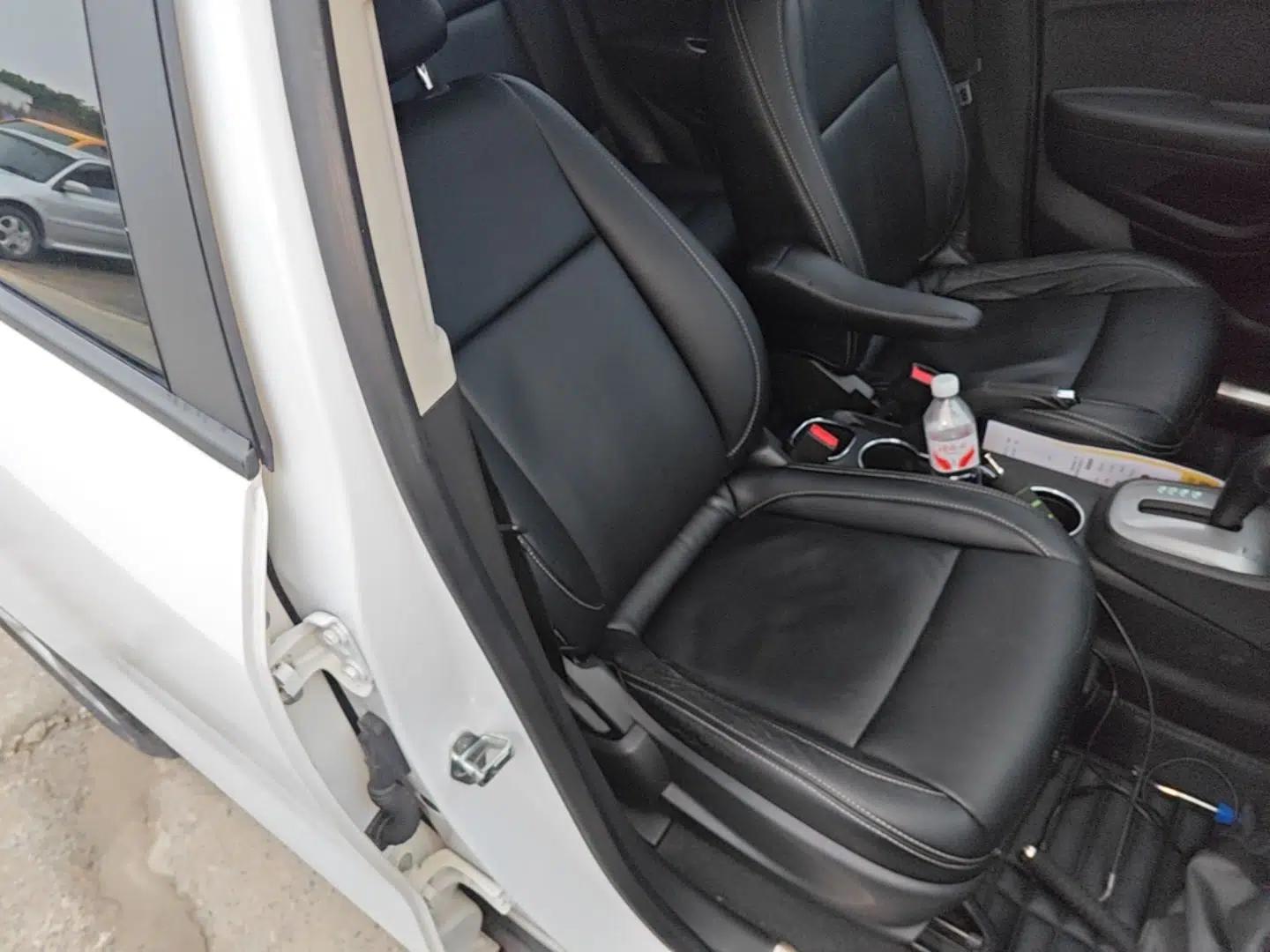 Chevrolet Trax 2016 1.4T Automatic Two-Wheel Drive Comfort Version with Sunroof — миниатюра 23