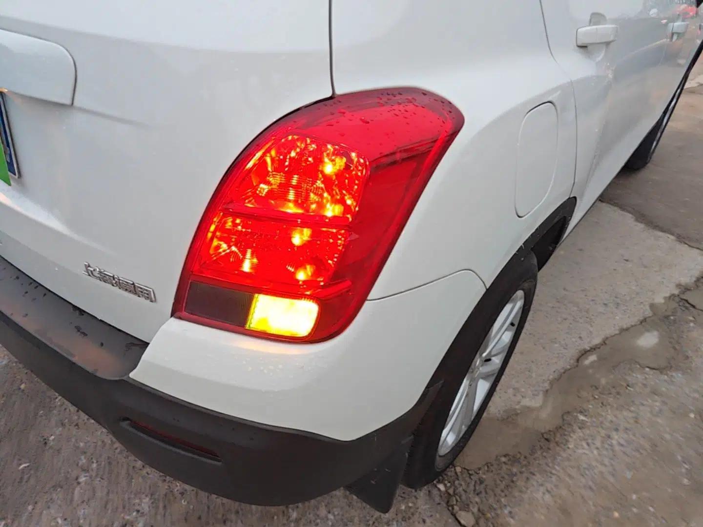 Chevrolet Trax 2016 1.4T Automatic Two-Wheel Drive Comfort Version with Sunroof — миниатюра 7