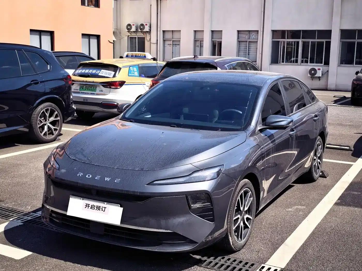Roewe D6 2025 520km Premium Edition — миниатюра 2