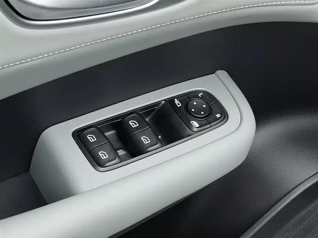 Roewe D6 2025 450km Premium Edition — миниатюра 9