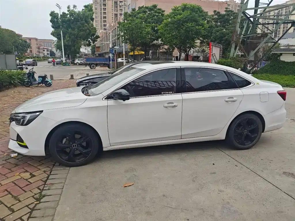 Roewe i6 MAX 2020 300TGI Automatic Cool and Intelligent Driving Edition — миниатюра 2