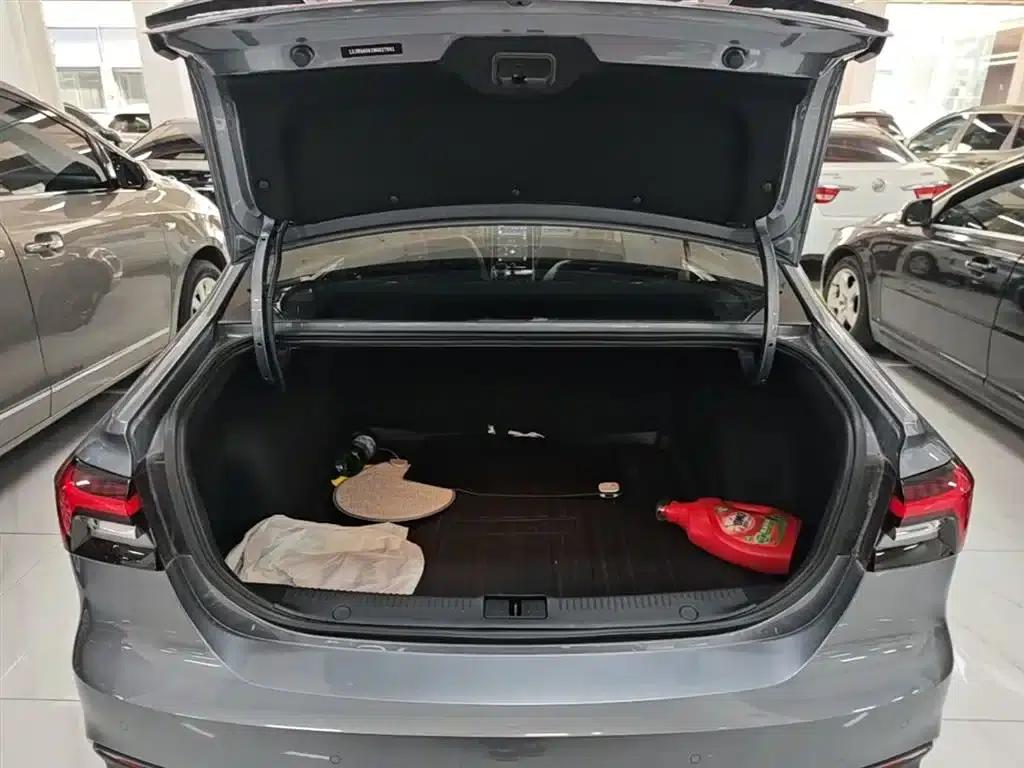 Roewe i6 MAX 2020 300TGI Automatic Cool and Intelligent Driving Edition — миниатюра 19