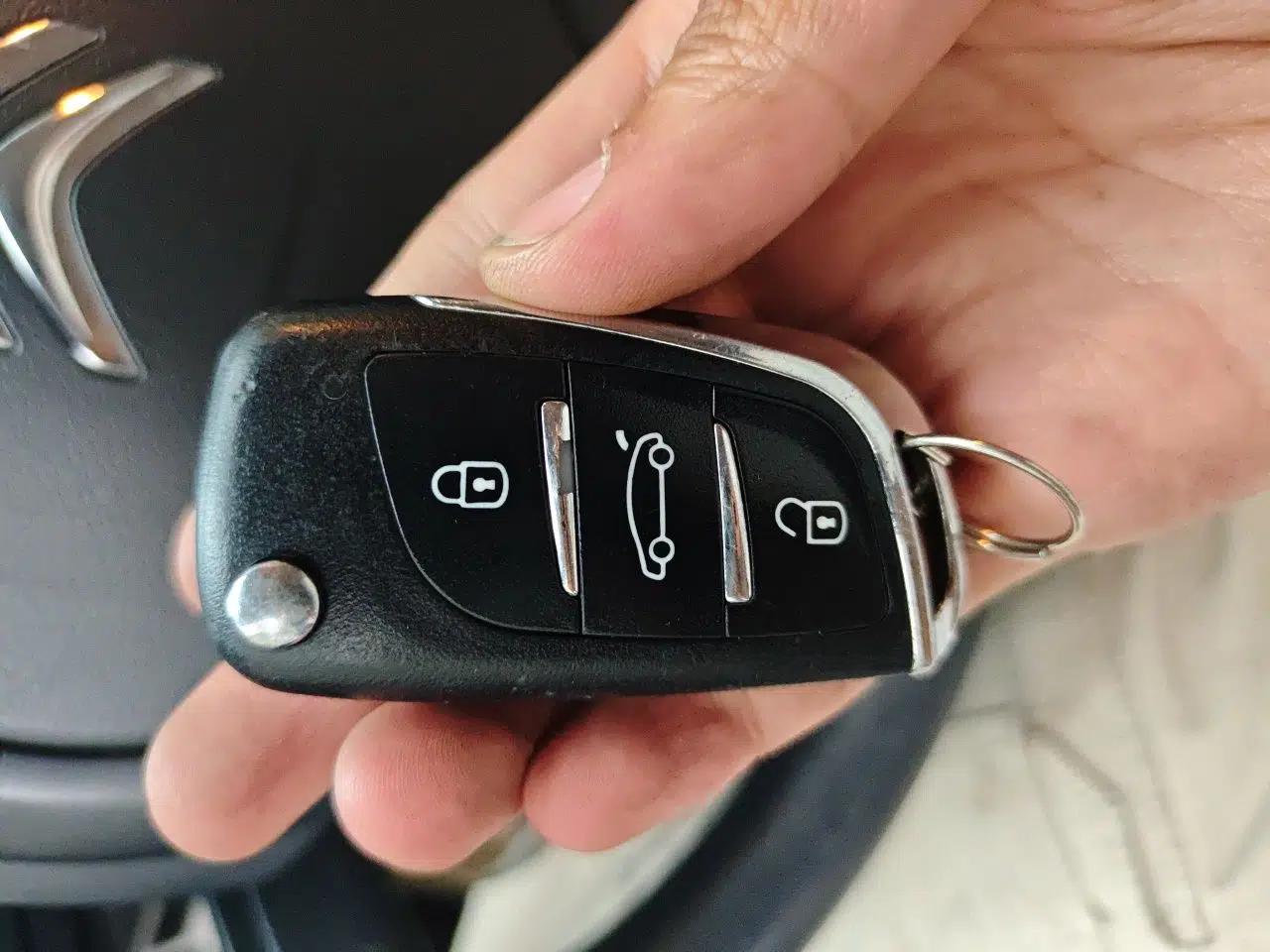 Citroen C-Quatre 2013 Hatchback 1.6L Automatic LeShang Model — миниатюра 9