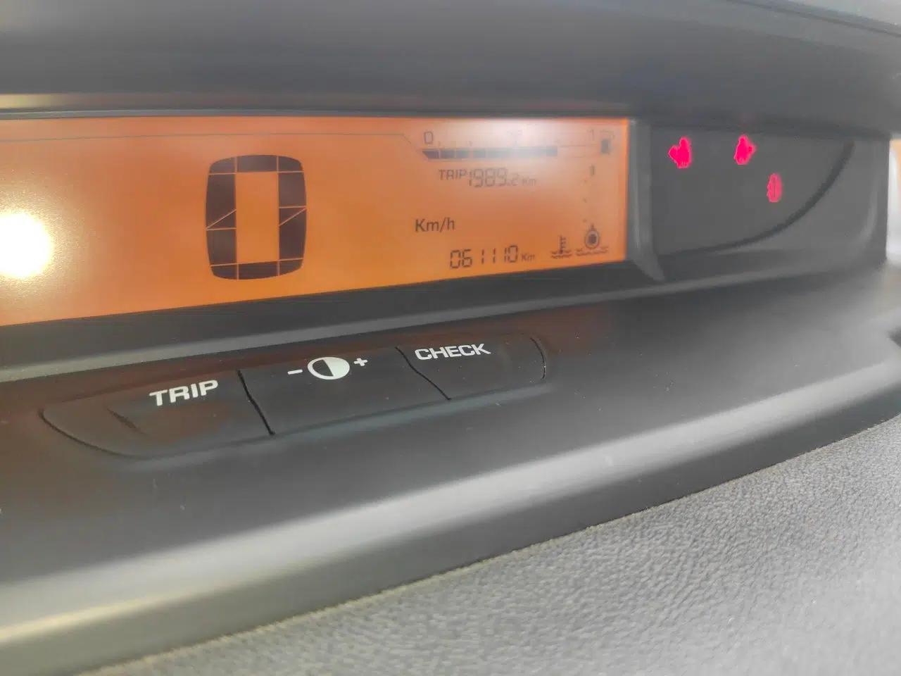 Citroen C-Quatre 2013 Sedan 1.6L Manual - Prestige Model — миниатюра 13