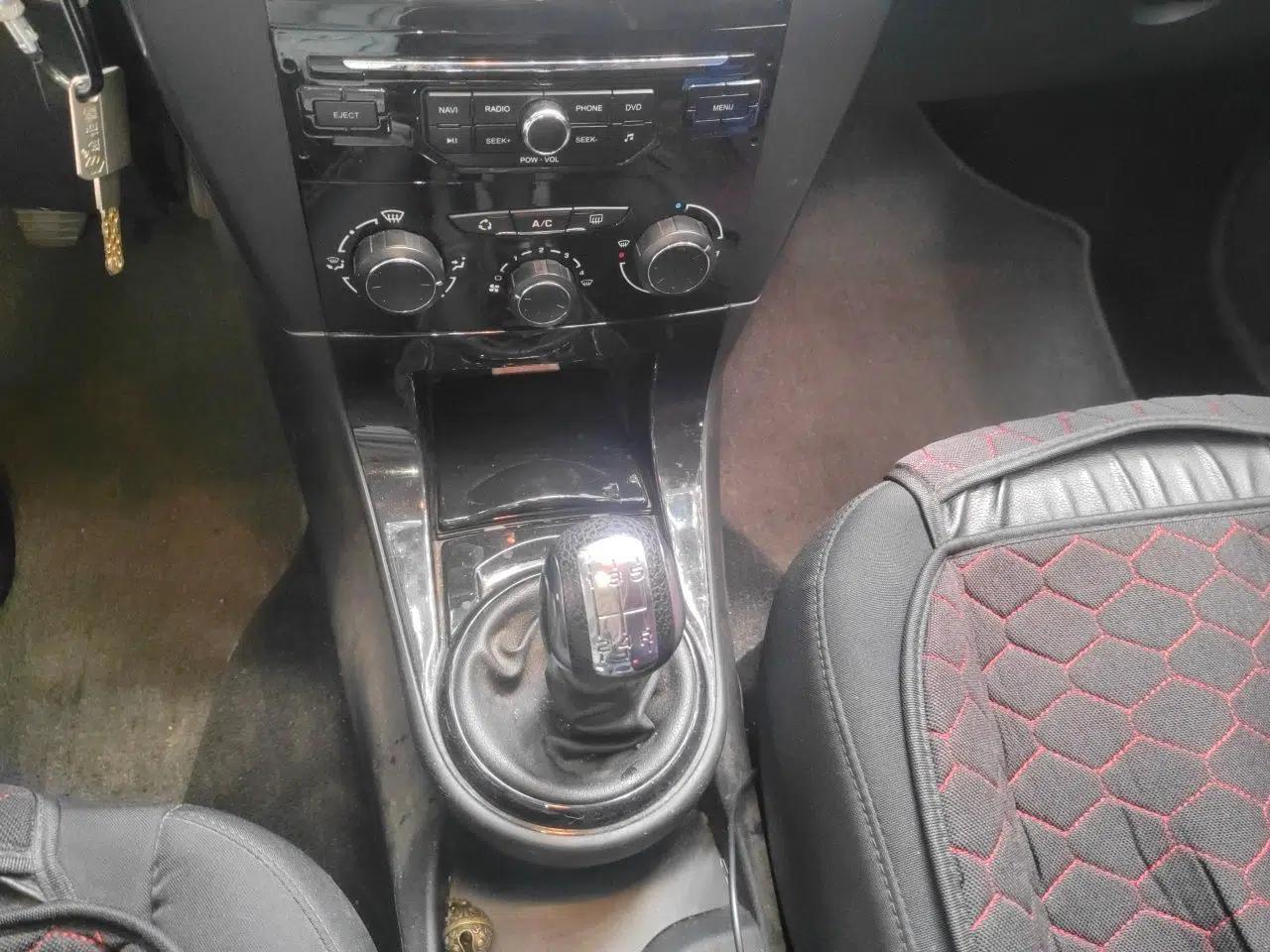 Citroen C-Quatre 2013 Sedan 1.6L Manual - Prestige Model — миниатюра 15
