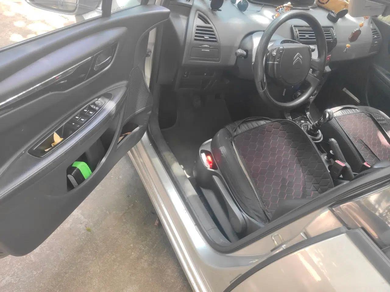 Citroen C-Quatre 2013 Sedan 1.6L Manual - Prestige Model — миниатюра 17