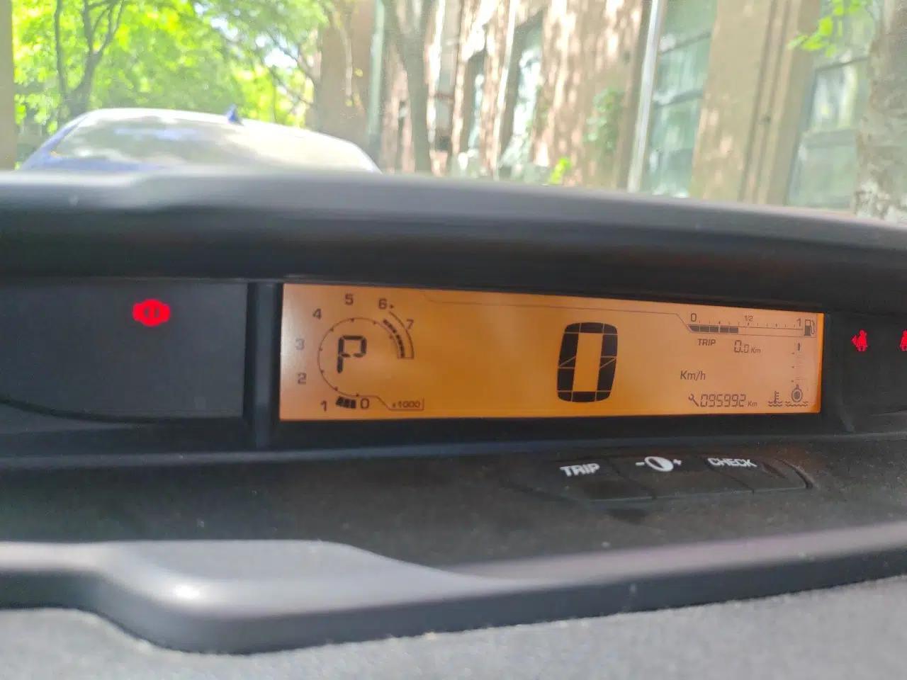 Citroen C-Quatre 2013 Sedan 1.6L Automatic Prestige Model — миниатюра 12