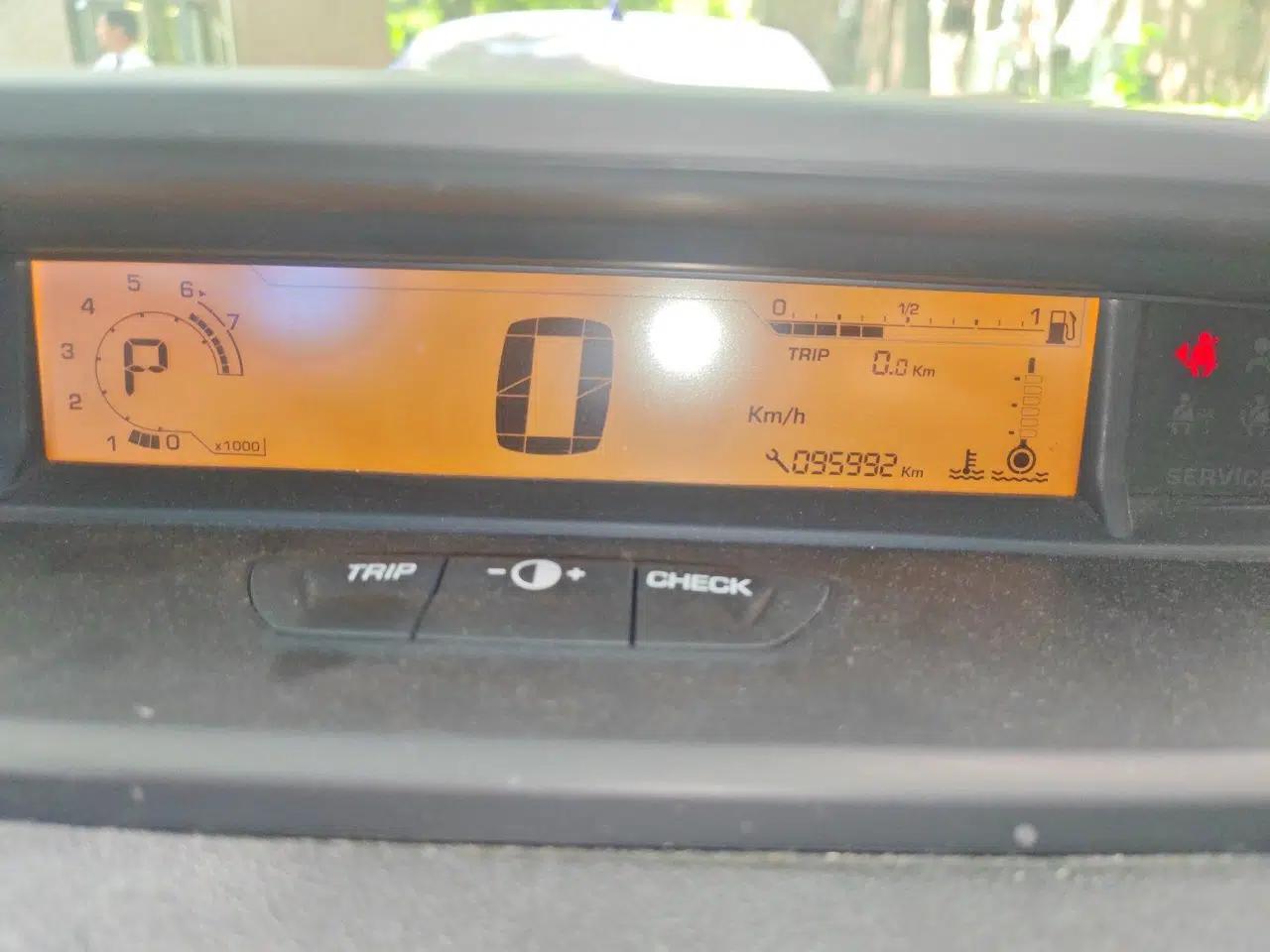 Citroen C-Quatre 2013 Sedan 1.6L Automatic Prestige Model — миниатюра 13
