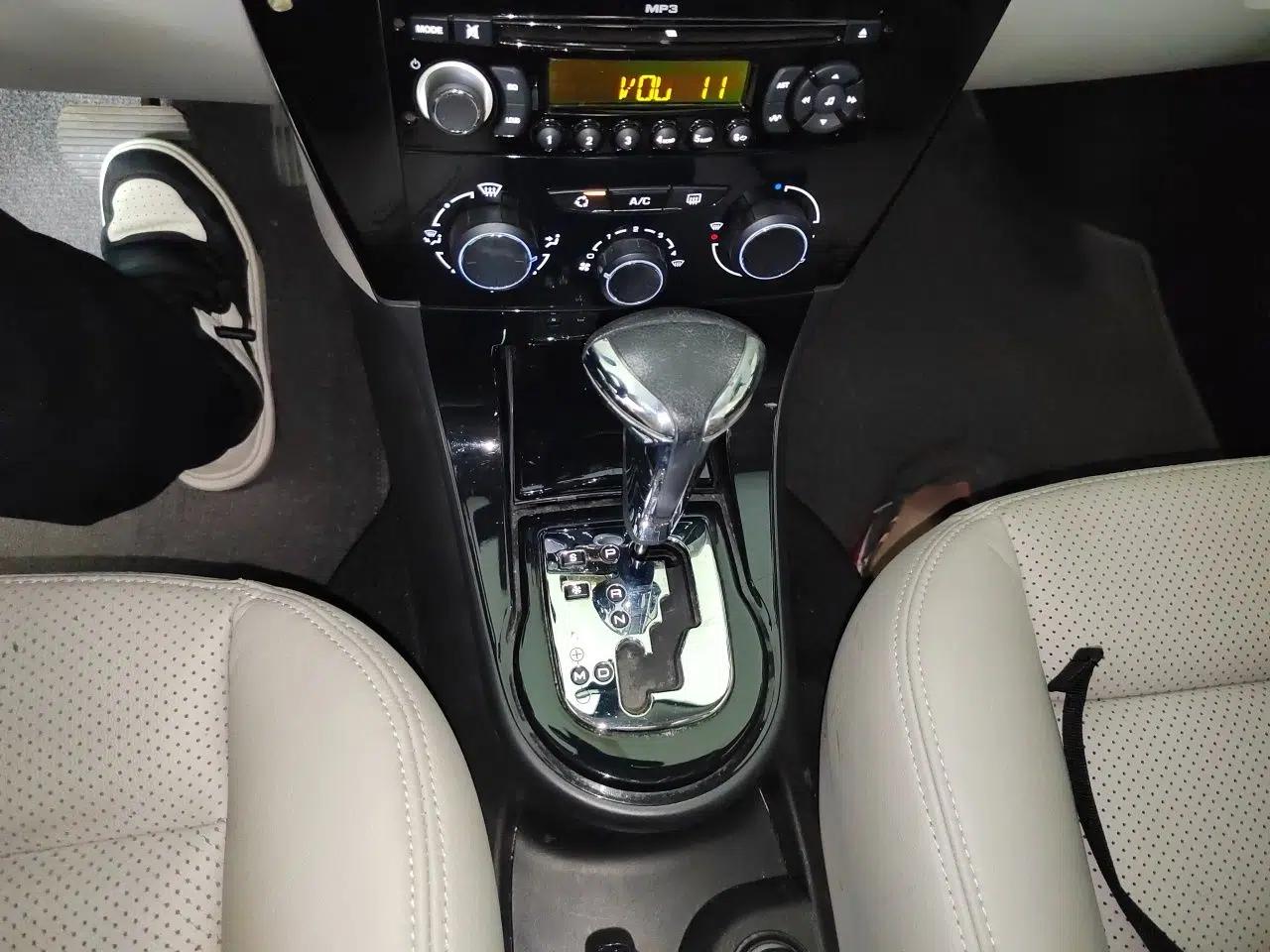 Citroen C-Quatre 2013 Sedan 1.6L Automatic Prestige Model — миниатюра 15